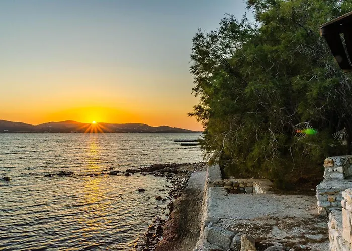Calmea Seafront - Secluded Alikí