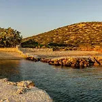 Calmea Seafront - Secluded فيلة Alikí