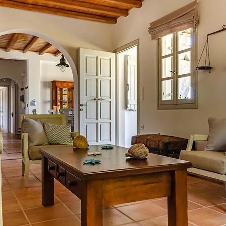 Calmea Seafront - Secluded Vila