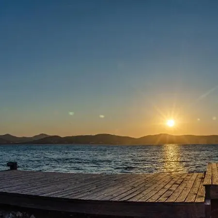 Calmea Seafront - Secluded Willa *