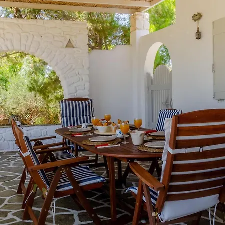 Calmea Seafront - Secluded Willa *