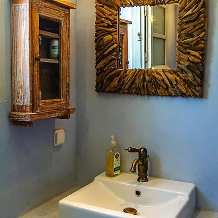 Calmea Seafront - Secluded * Alikí