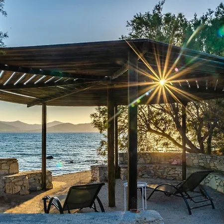 Calmea Seafront - Secluded *