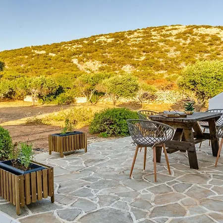 Calmea Seafront - Secluded Willa