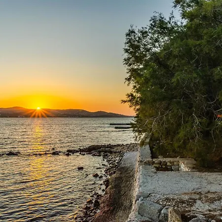 Calmea Seafront - Secluded Alikí
