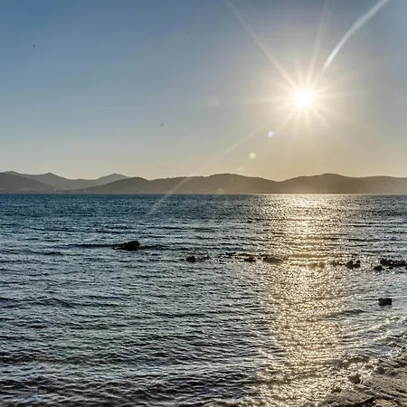 Calmea Seafront - Secluded Willa