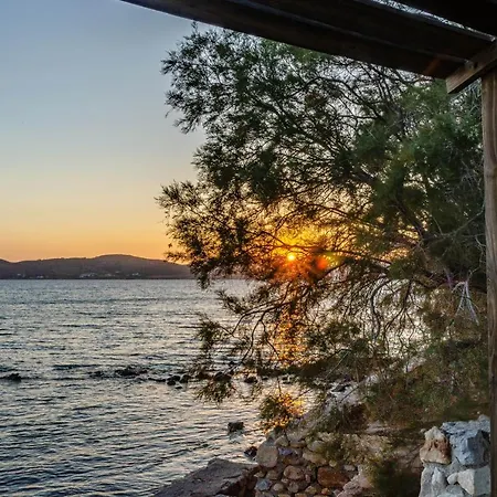 Calmea Seafront - Secluded Willa Alikí