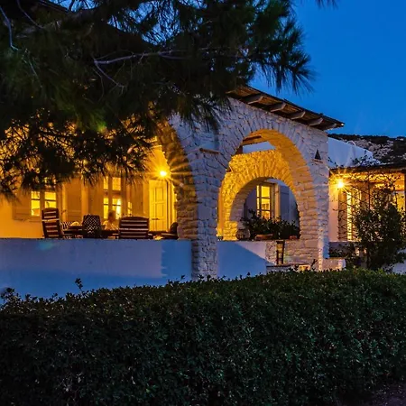 Calmea Seafront - Secluded Willa