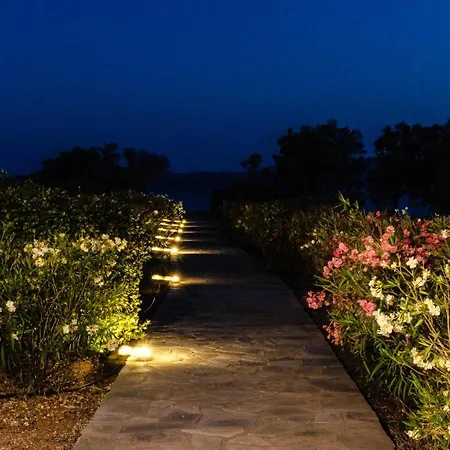 Calmea Seafront - Secluded Villa Parikia (Paros)