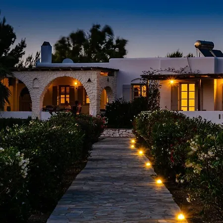 Calmea Seafront - Secluded Villa Alikí