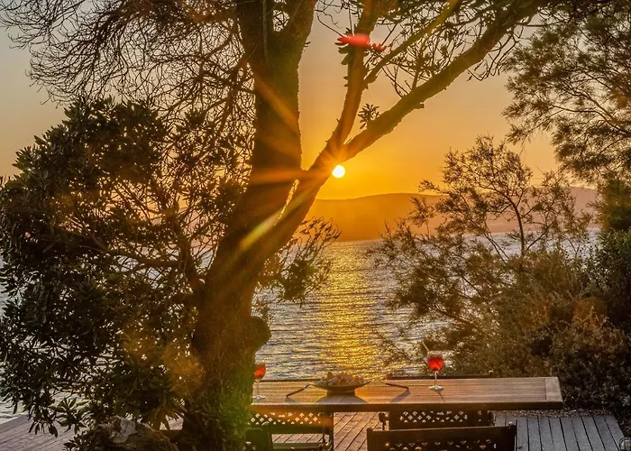 Villa Calmea Seafront - Secluded